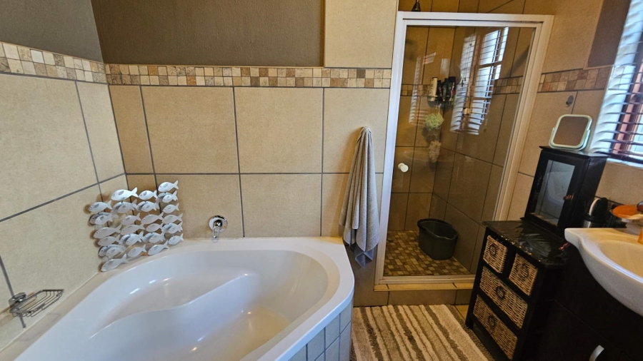 3 Bedroom Property for Sale in Meerhof North West